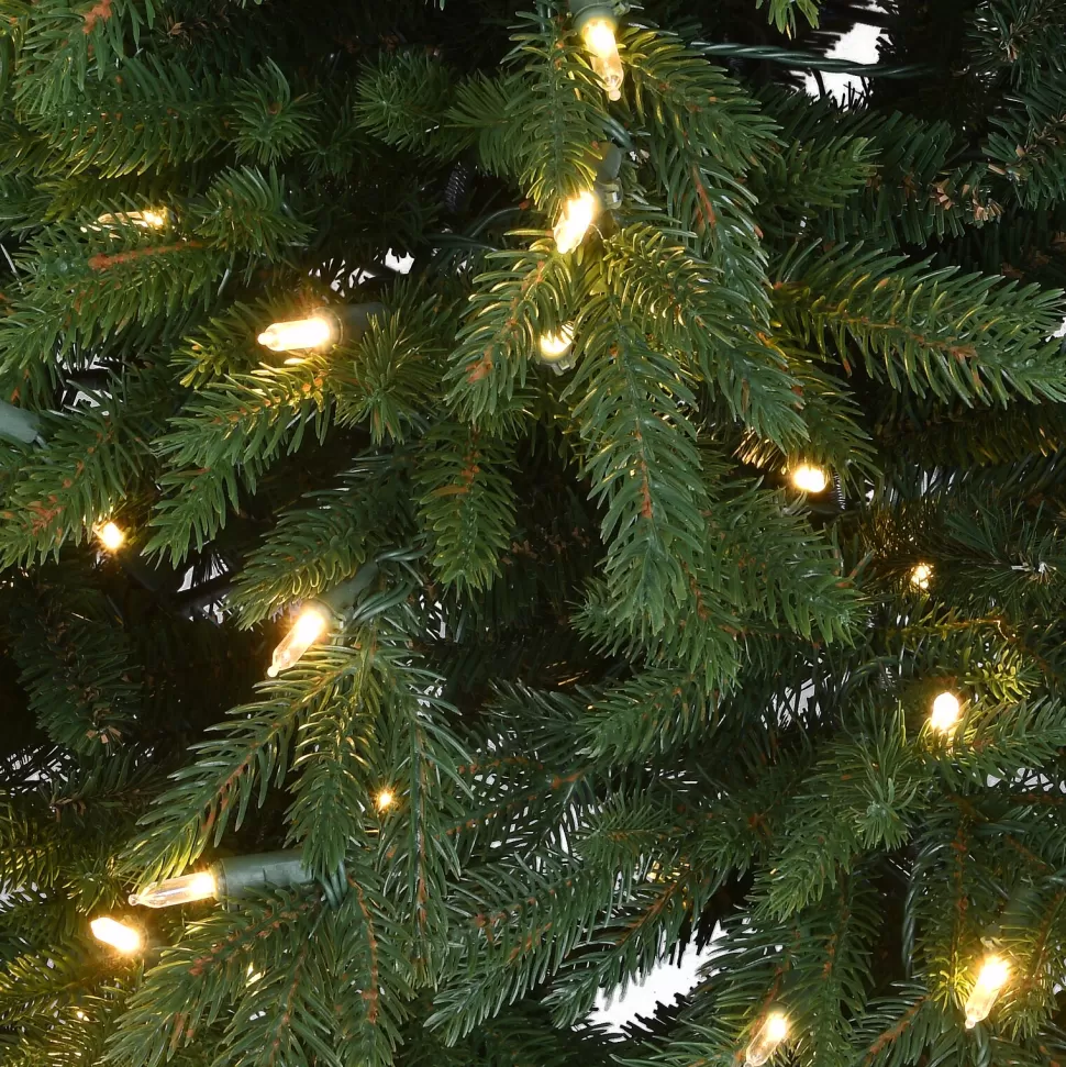 New The Holiday Aisle 7.5' H Green Realistic Artificial Spruce Christmas Tree With 800 Led Lights